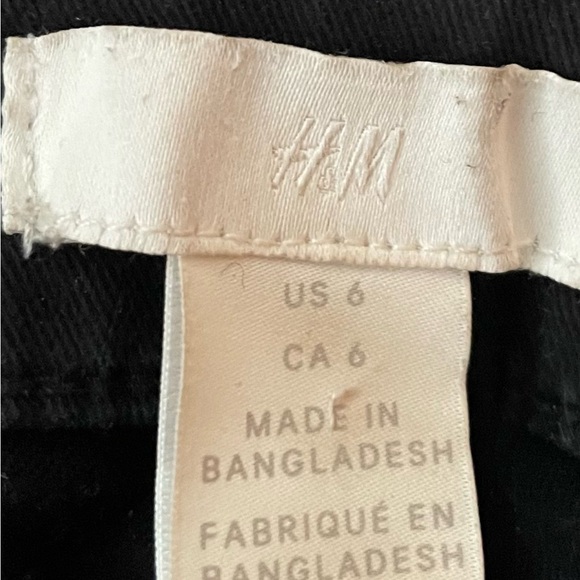 H&M black short jeans short pants- US 6 - Picture 2 of 2